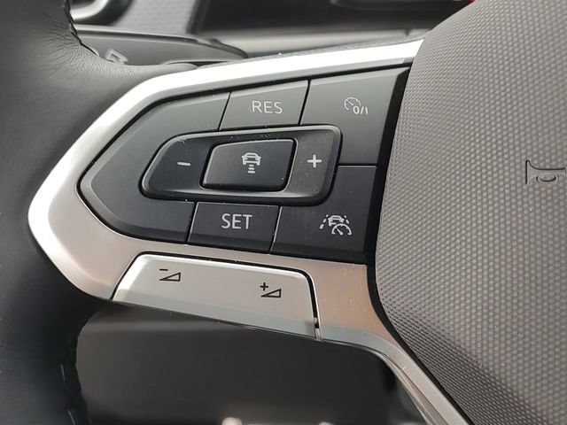 Used 2025 Volkswagen Atlas Cross Sport SEL R-Line AWD/4WD image 21