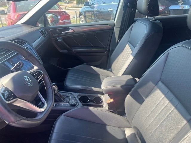 Used 2022 Volkswagen Tiguan SE R-Line image 7