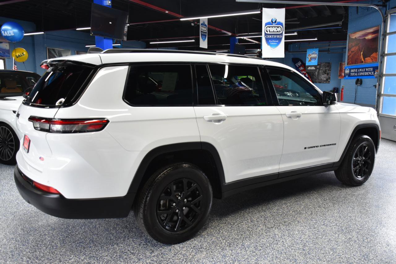 Used 2024 Jeep Grand Cherokee L Laredo AWD/4WD image 3