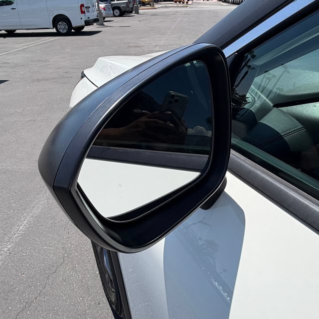 Used 2024 Nissan Rogue S FWD image 11