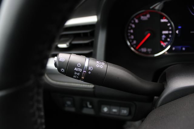 Used 2022 GMC Acadia SLT w/ Elevation Edition image 10