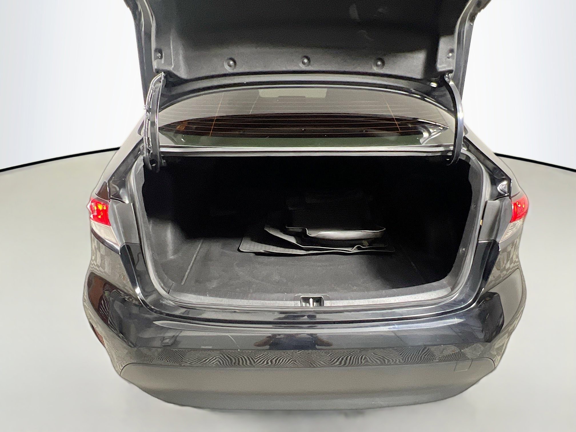 Used 2025 Toyota Corolla LE FWD image 32