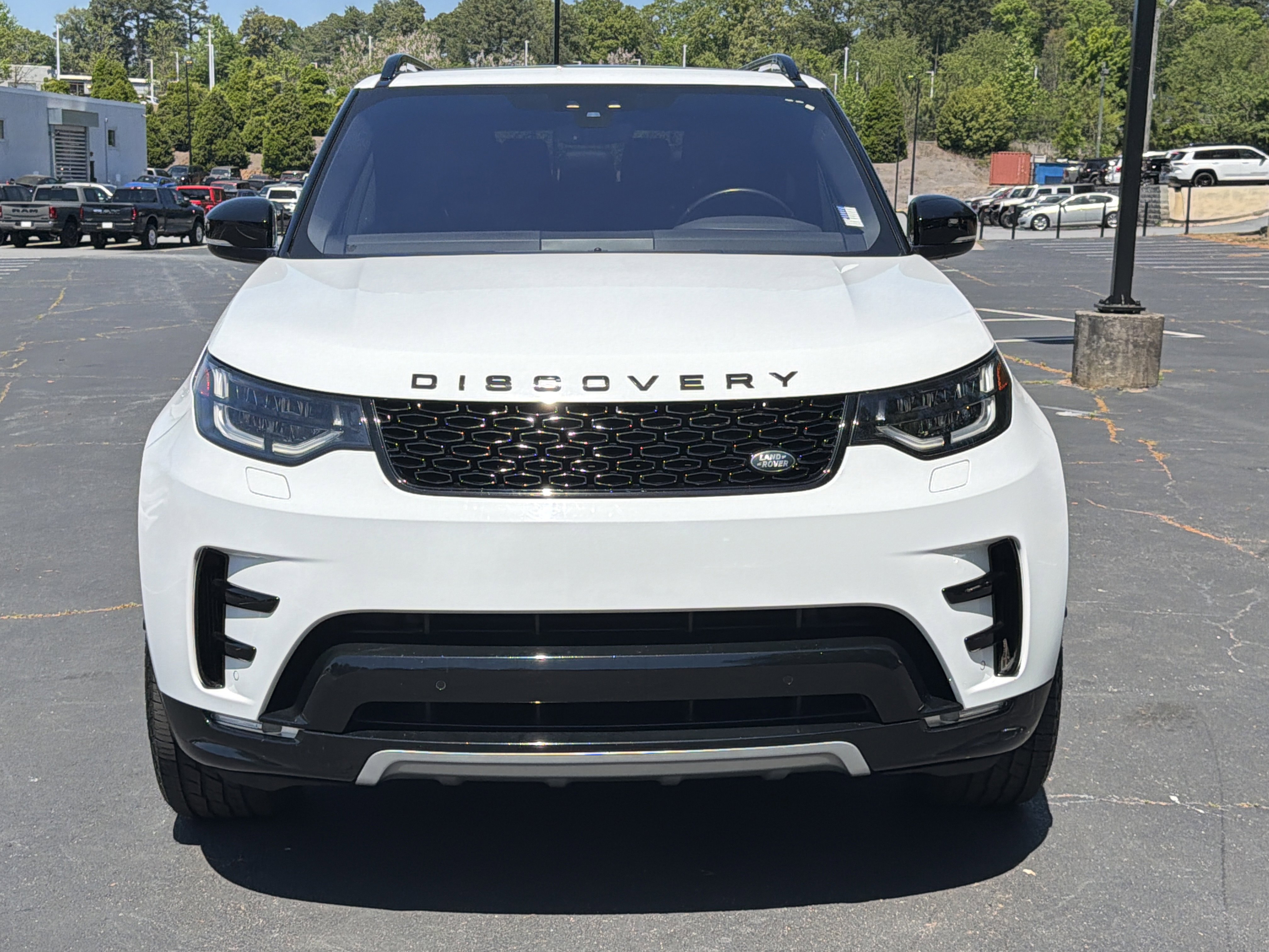 Used 2020 Land Rover Discovery Landmark image 2