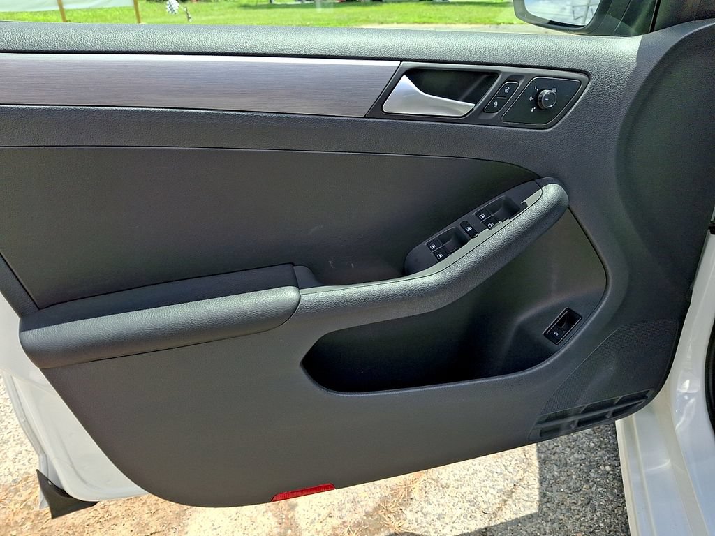Used 2017 Volkswagen Jetta Sport FWD image 12