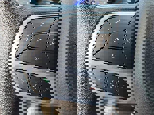 Used 2020 Chrysler Voyager Lxi FWD image 23