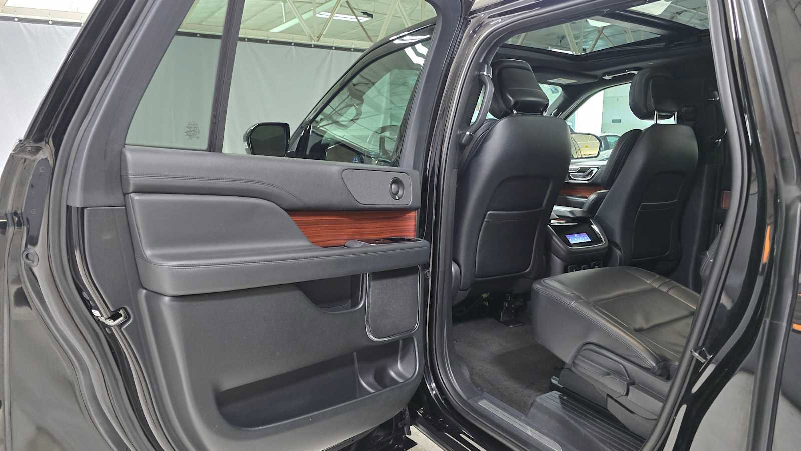 Used 2024 Lincoln Navigator L Premiere image 15