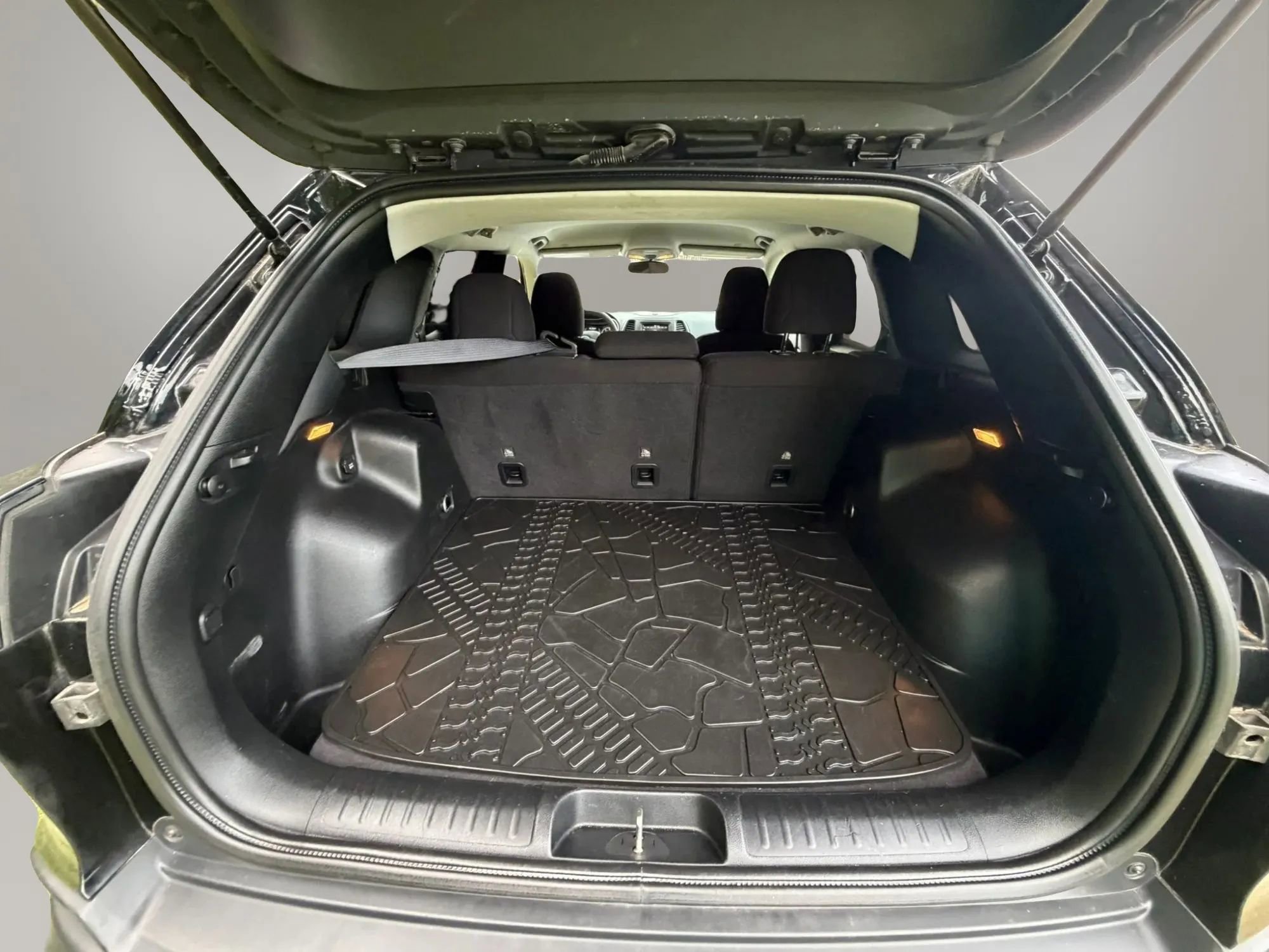 Used 2020 Jeep Cherokee Latitude FWD image 16