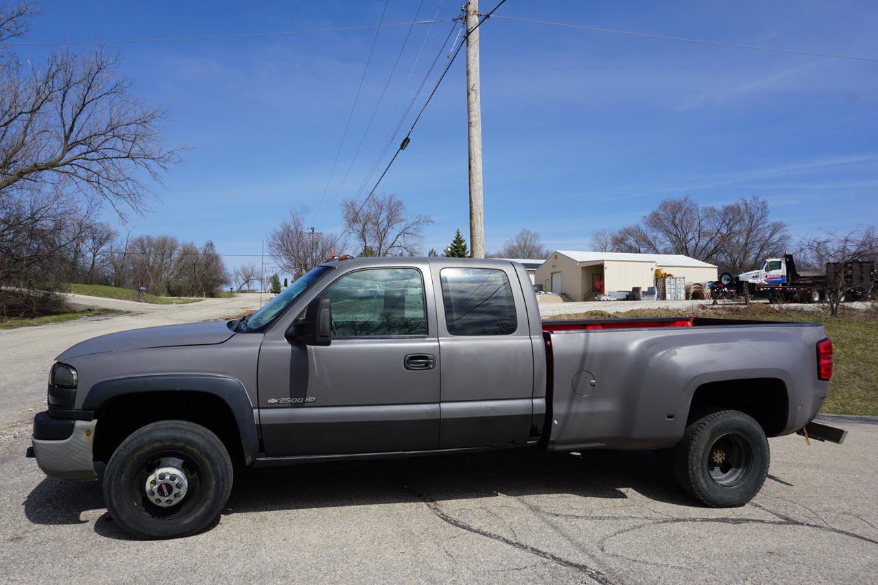 Used 2004 GMC Sierra 3500 4x4 Extended Cab w/ Heavy-Duty Power Package image 2