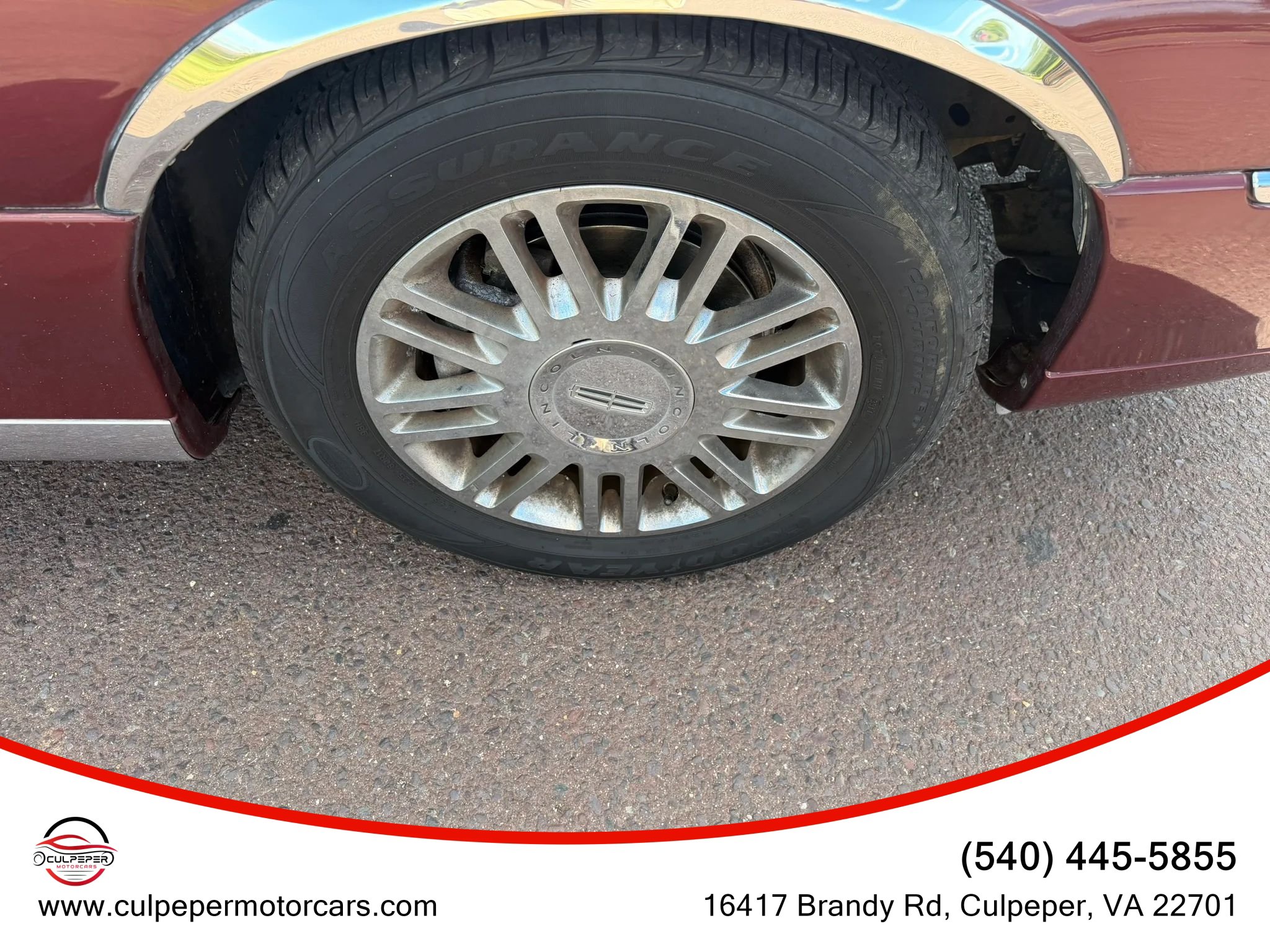Used 2004 Lincoln Town Car Signature RWD image 23