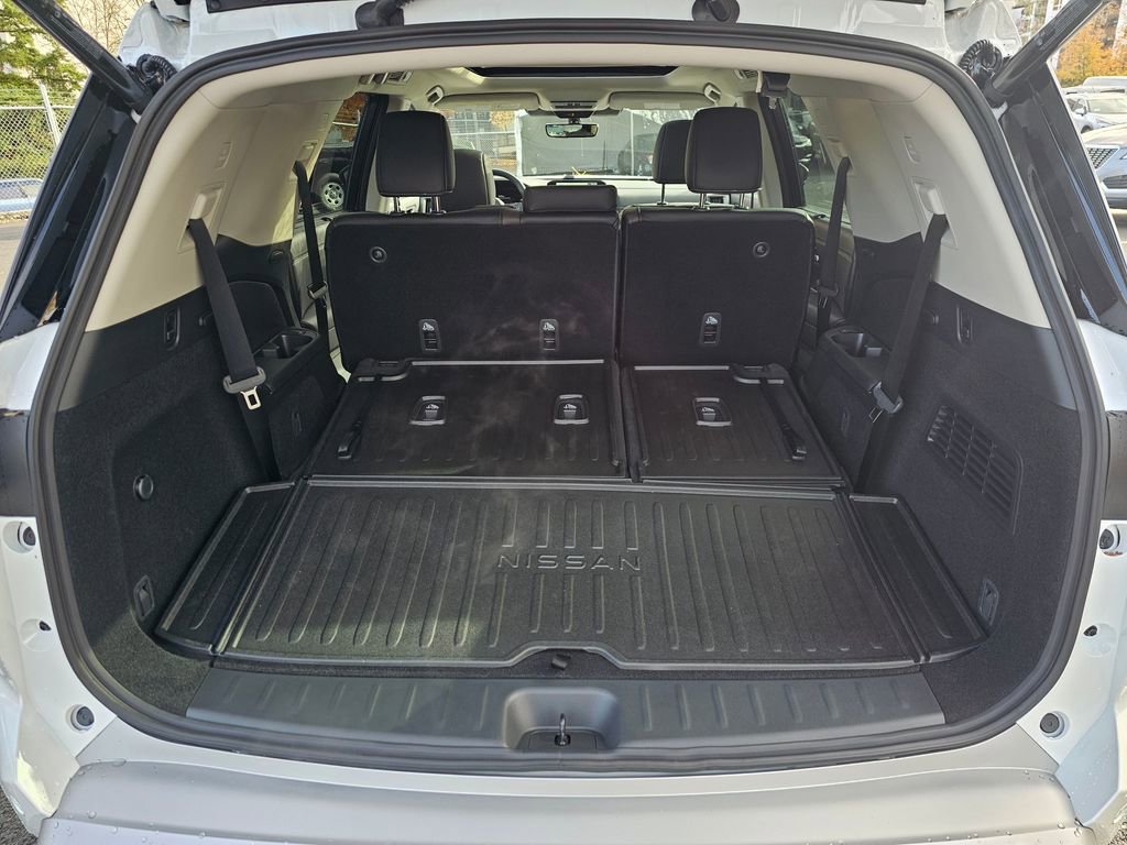 New 2025 Nissan Pathfinder Platinum w/ Cargo Package image 27
