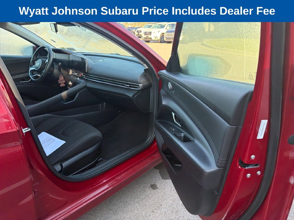 Used 2025 Hyundai Elantra SEL FWD image 40
