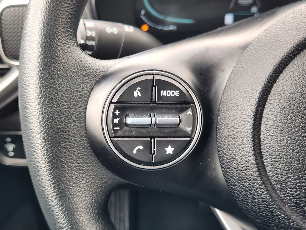 Certified 2025 Kia Soul LX FWD image 28