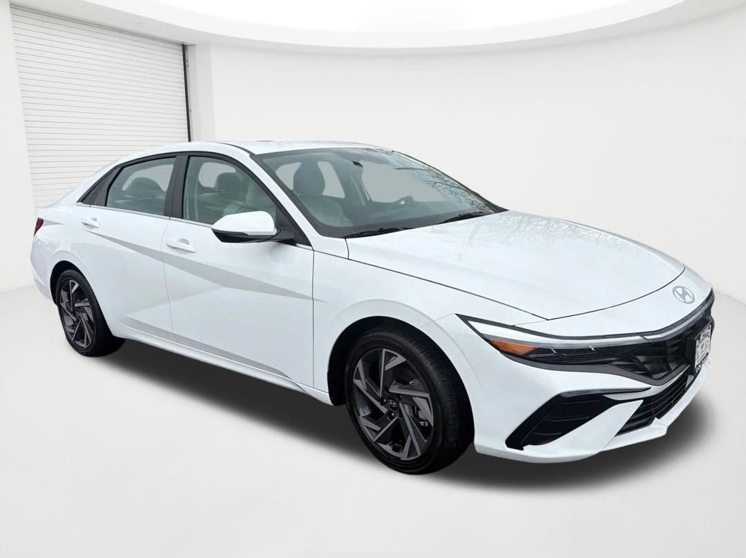 Certified 2025 Hyundai Elantra Limited image 3