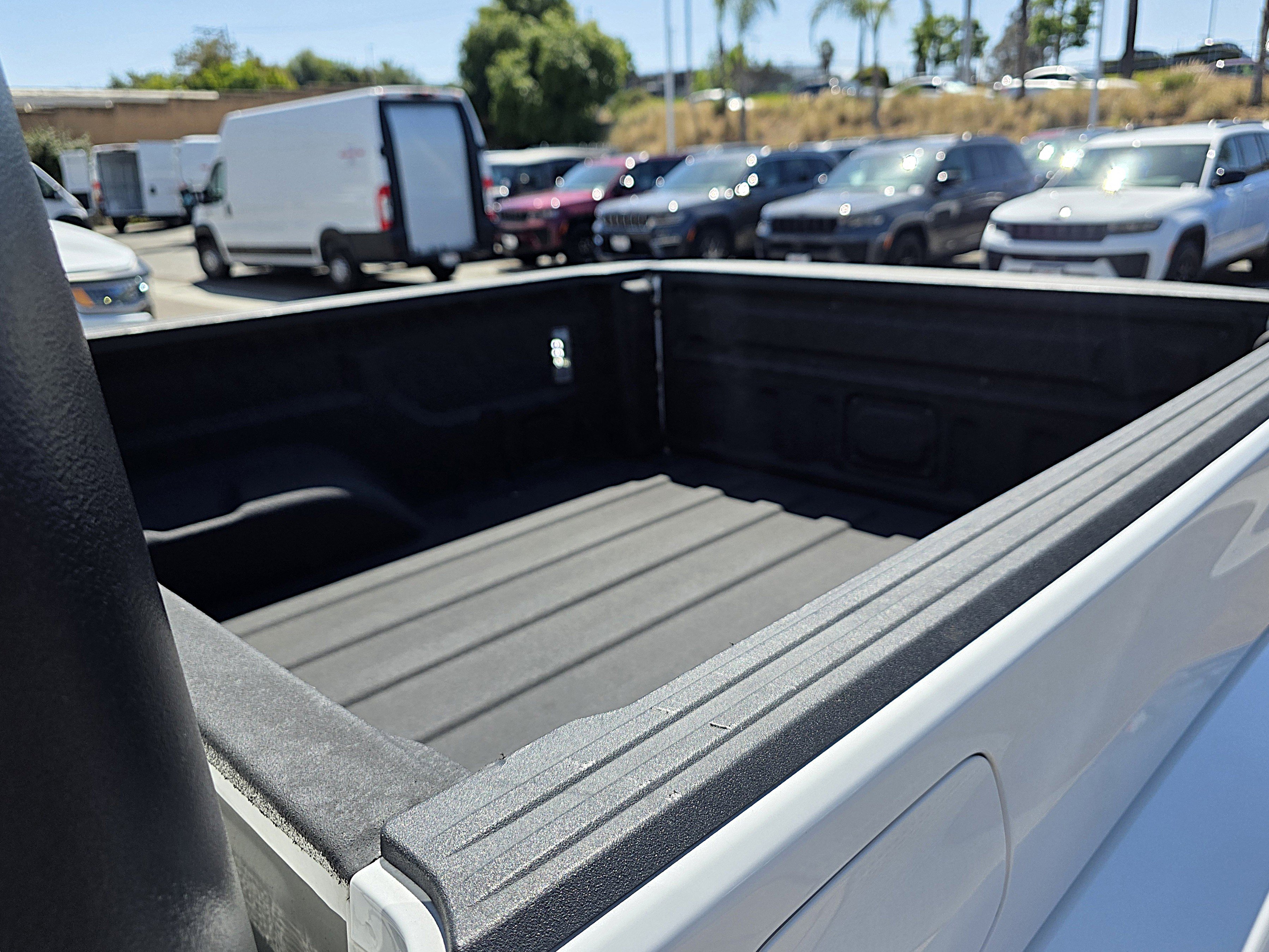 Used 2022 Jeep Gladiator Sport AWD/4WD image 16