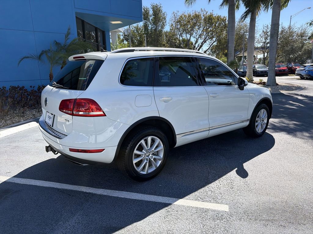 Used 2013 Volkswagen Touareg Sport image 8