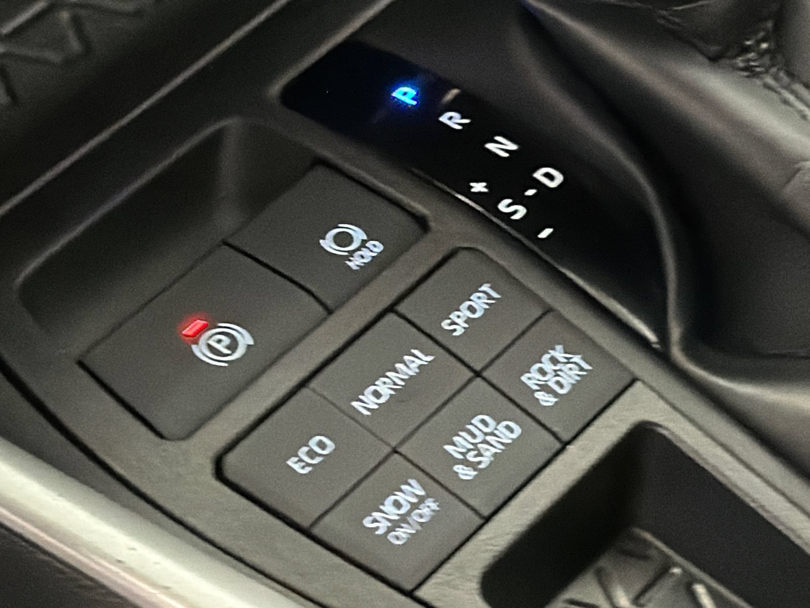 Used 2023 Toyota RAV4 LE AWD/4WD image 29