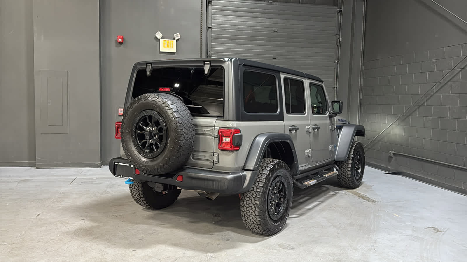 Used 2023 Jeep Wrangler Unlimited Rubicon 4xe AWD/4WD image 4