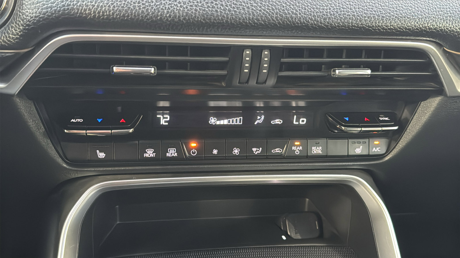 Certified 2025 MAZDA CX-70 3.3 Turbo w/ Preferred Package image 28