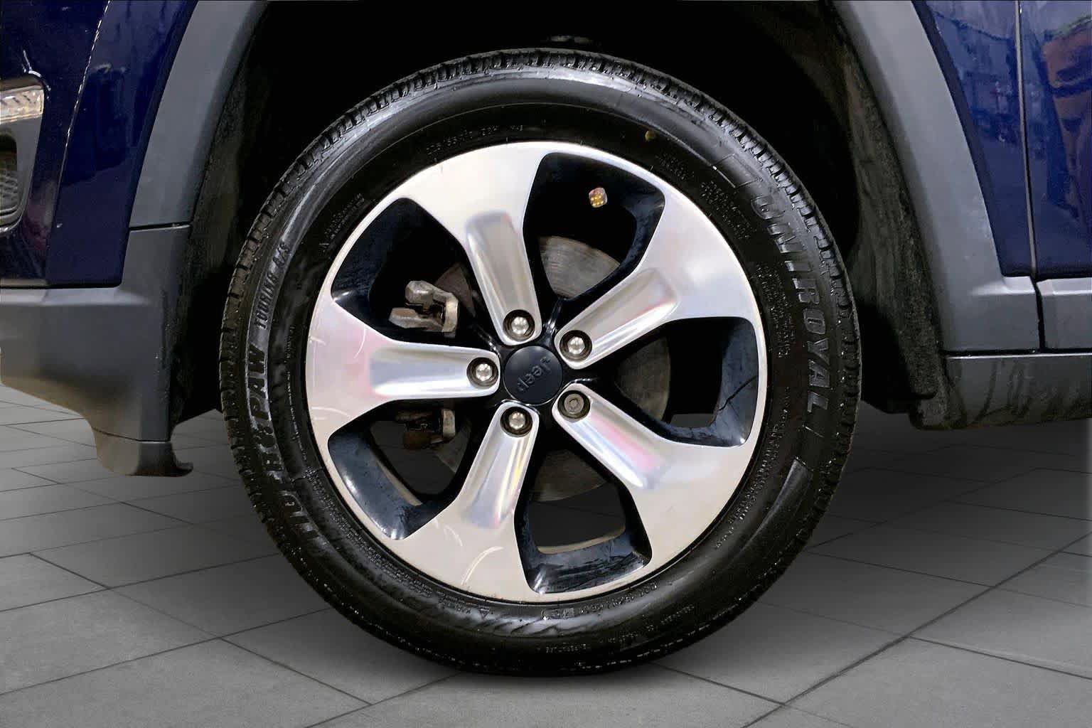 Used 2018 Jeep Compass Latitude w/ Popular Equipment Group AWD/4WD image 11