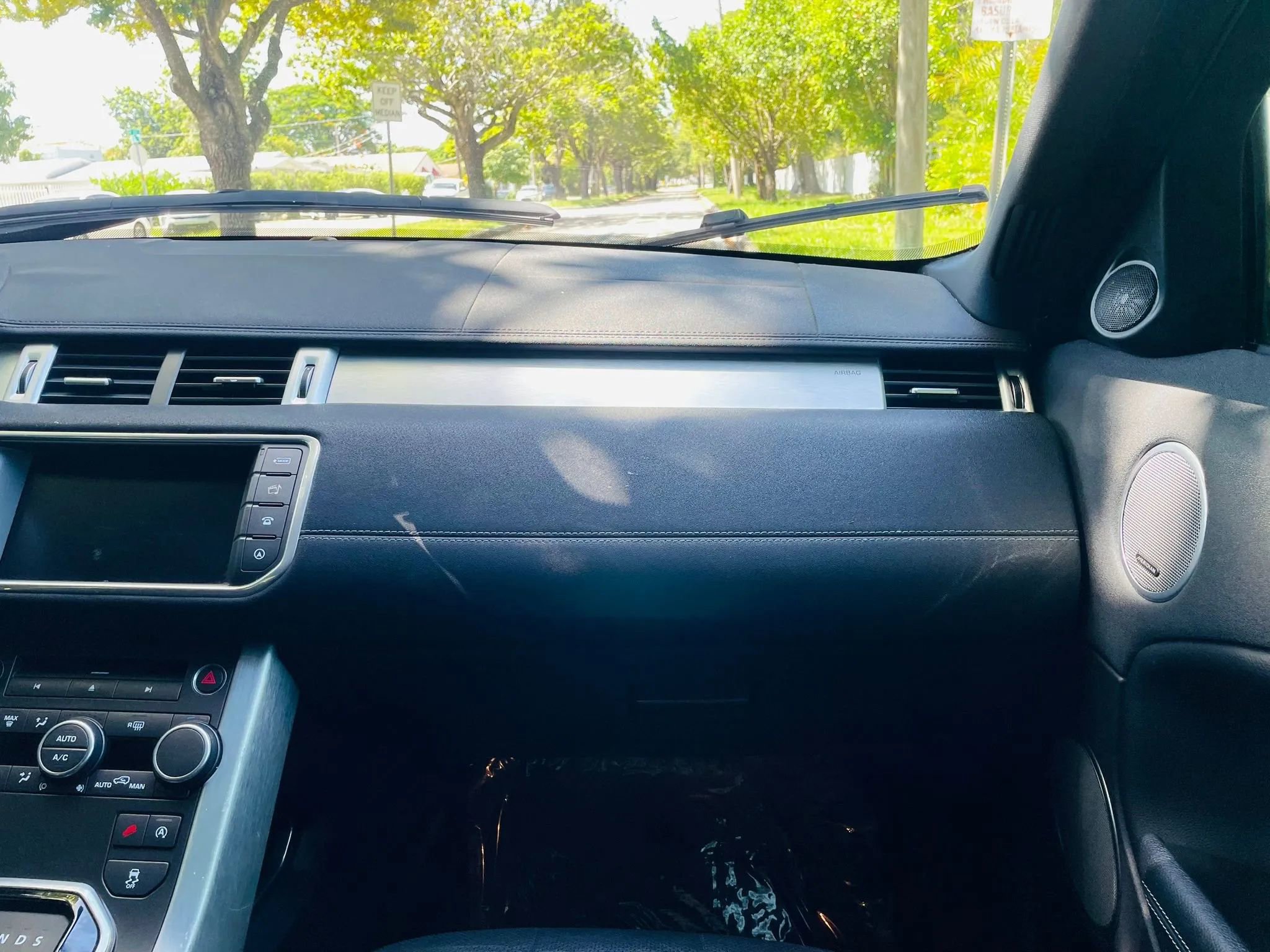 Used 2016 Land Rover Range Rover Evoque SE Premium image 12