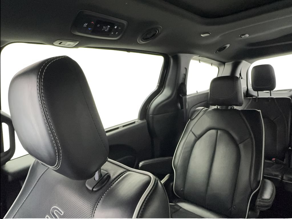 Used 2025 Chrysler Pacifica Limited FWD image 45