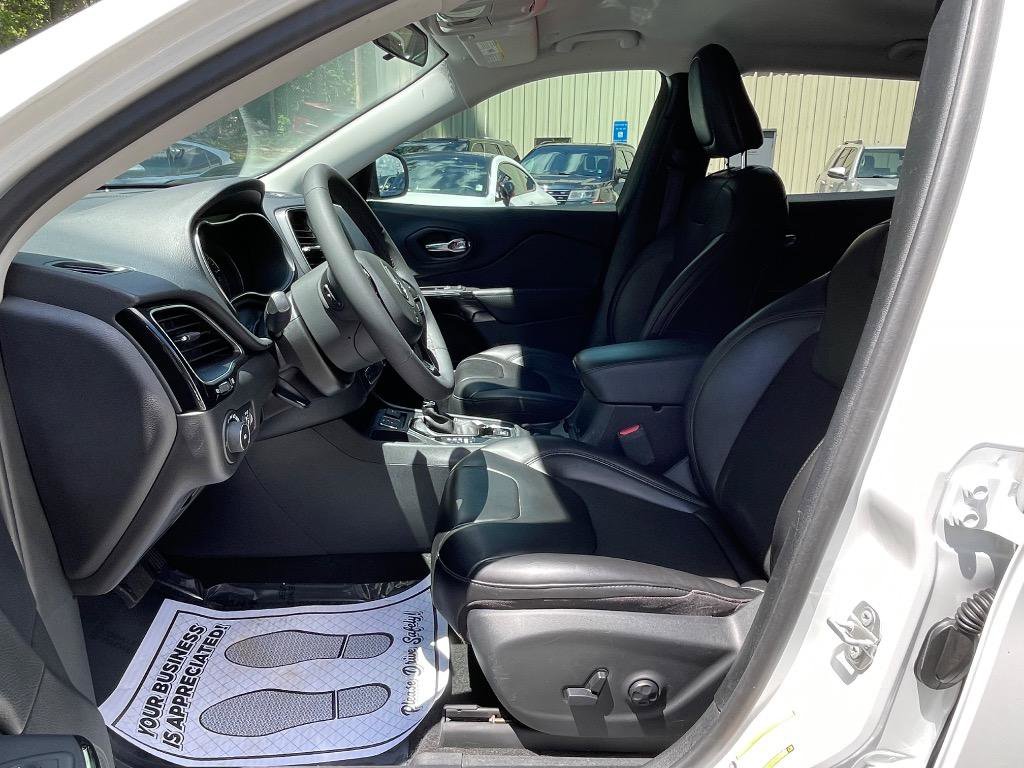 Used 2020 Jeep Cherokee Latitude Plus image 19