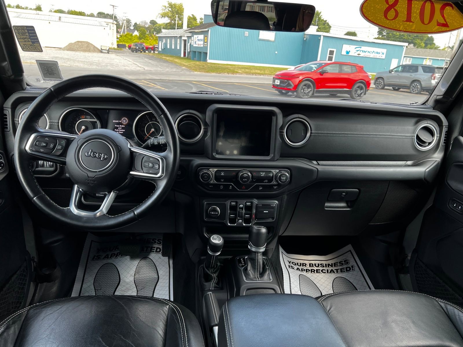 Used 2018 Jeep Wrangler Unlimited Sahara image 9