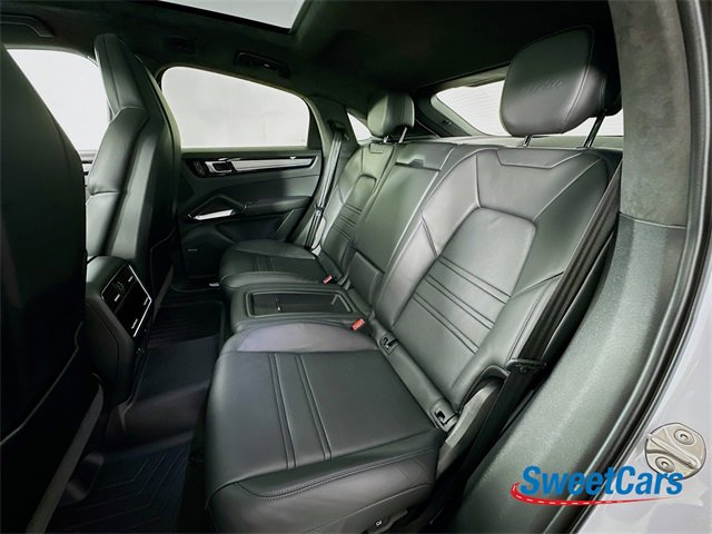 Used 2023 Porsche Cayenne Turbo image 13