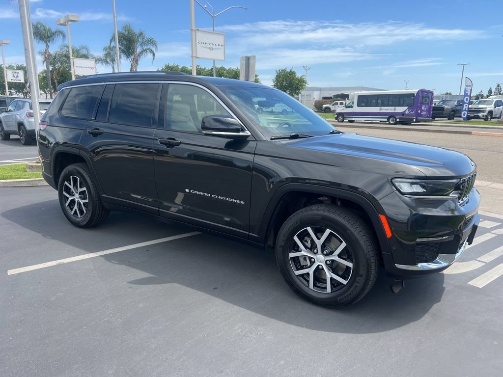 Used 2023 Jeep Grand Cherokee L Limited w/ Luxury Tech Group II AWD/4WD image 13
