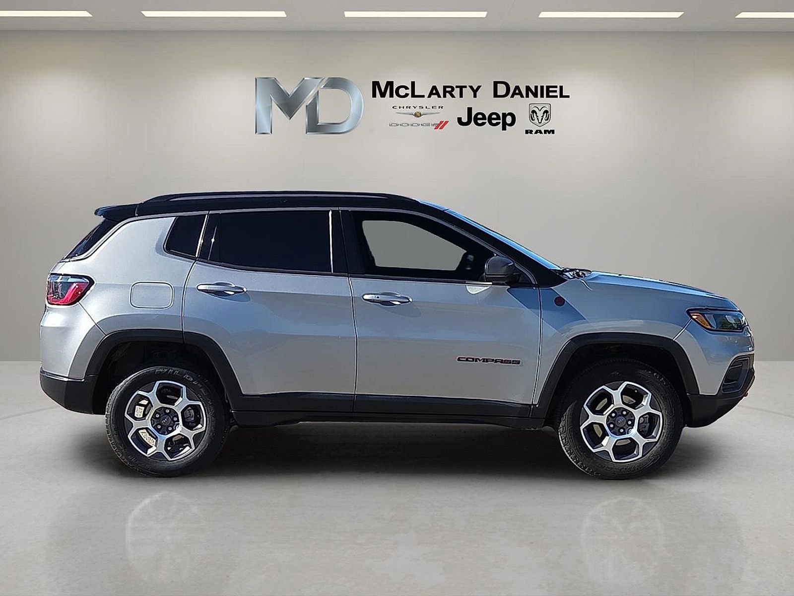 Used 2022 Jeep Compass Trailhawk w/ Trailer Tow Group AWD/4WD image 6