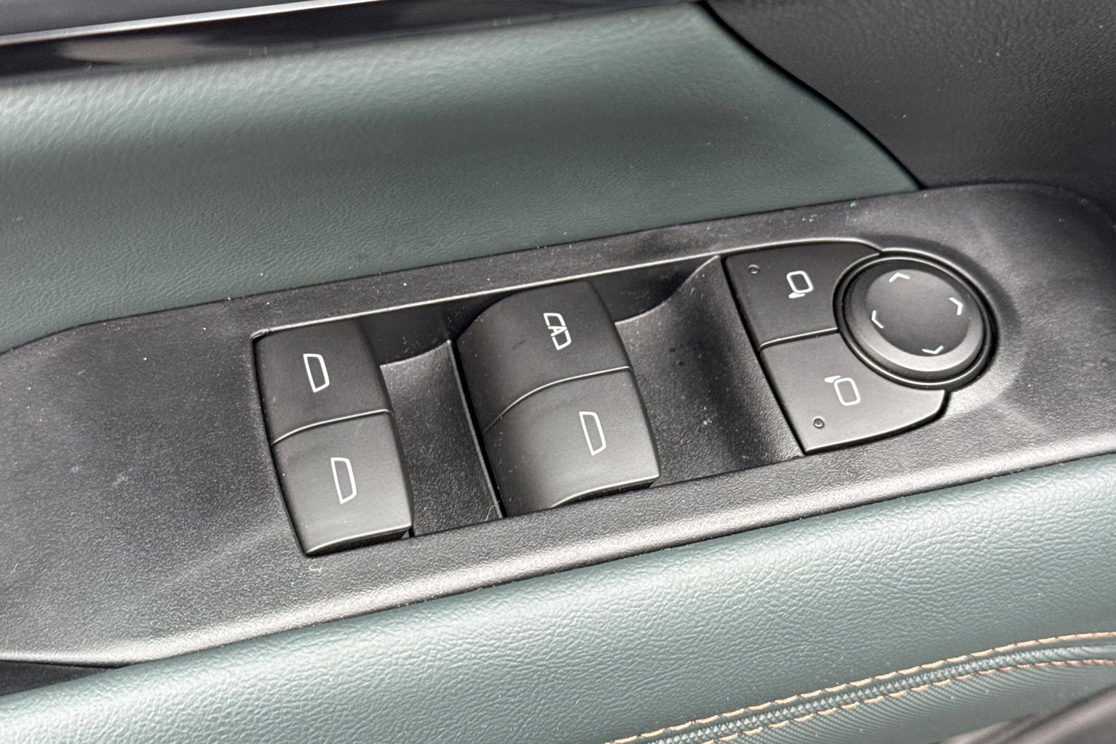 Used 2026 GMC Terrain AT4 w/ Technology Package II image 13