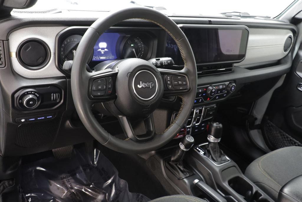 Used 2024 Jeep Wrangler Unlimited AWD/4WD image 7