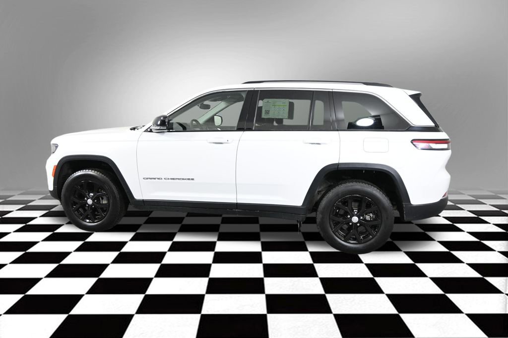 Used 2023 Jeep Grand Cherokee Limited AWD/4WD image 4