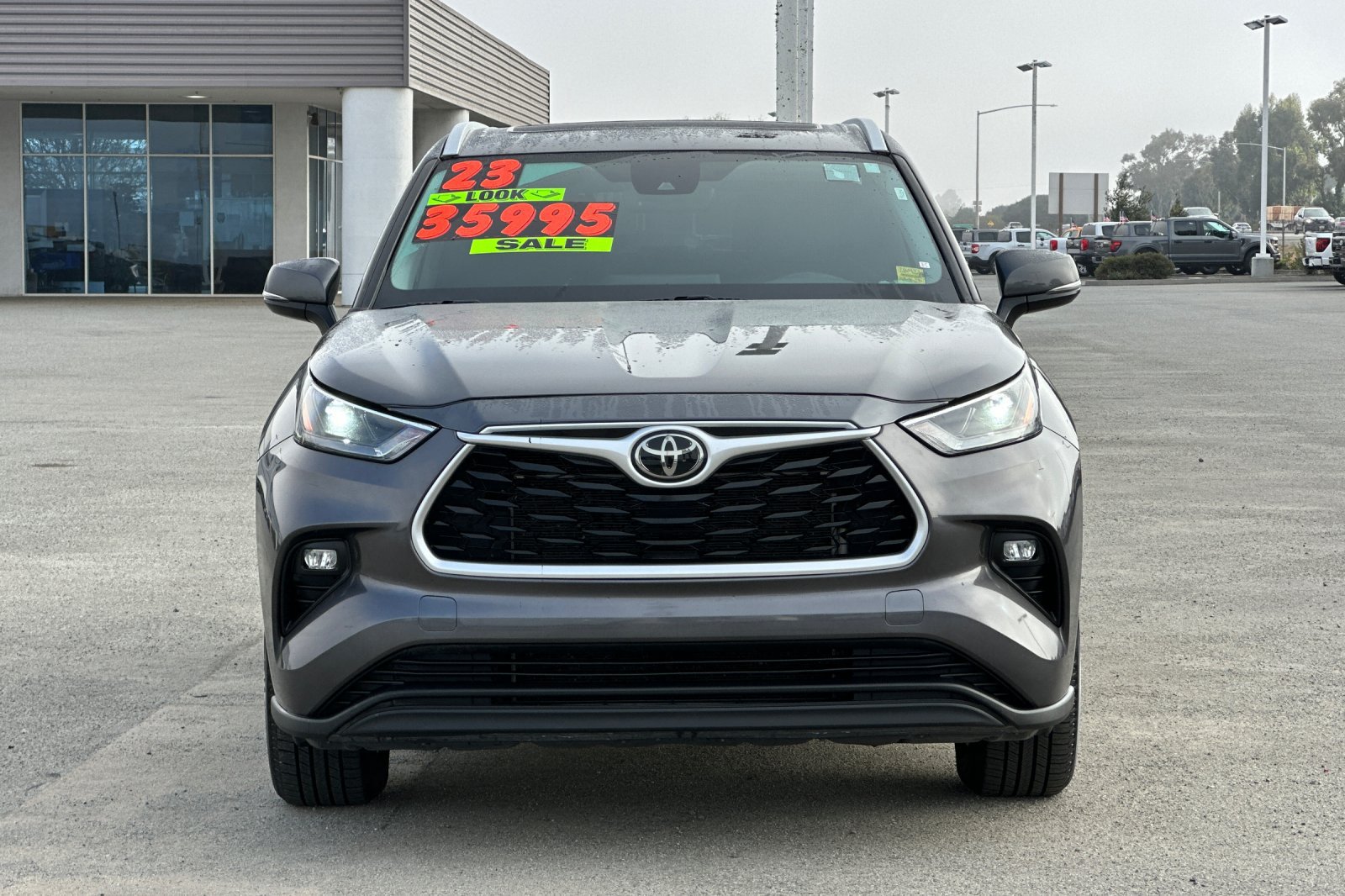 Used 2023 Toyota Highlander XLE AWD/4WD image 9