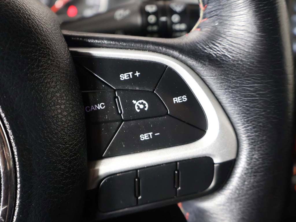 Used 2017 Jeep Renegade Trailhawk w/ Premium Trailhawk Package AWD/4WD image 38