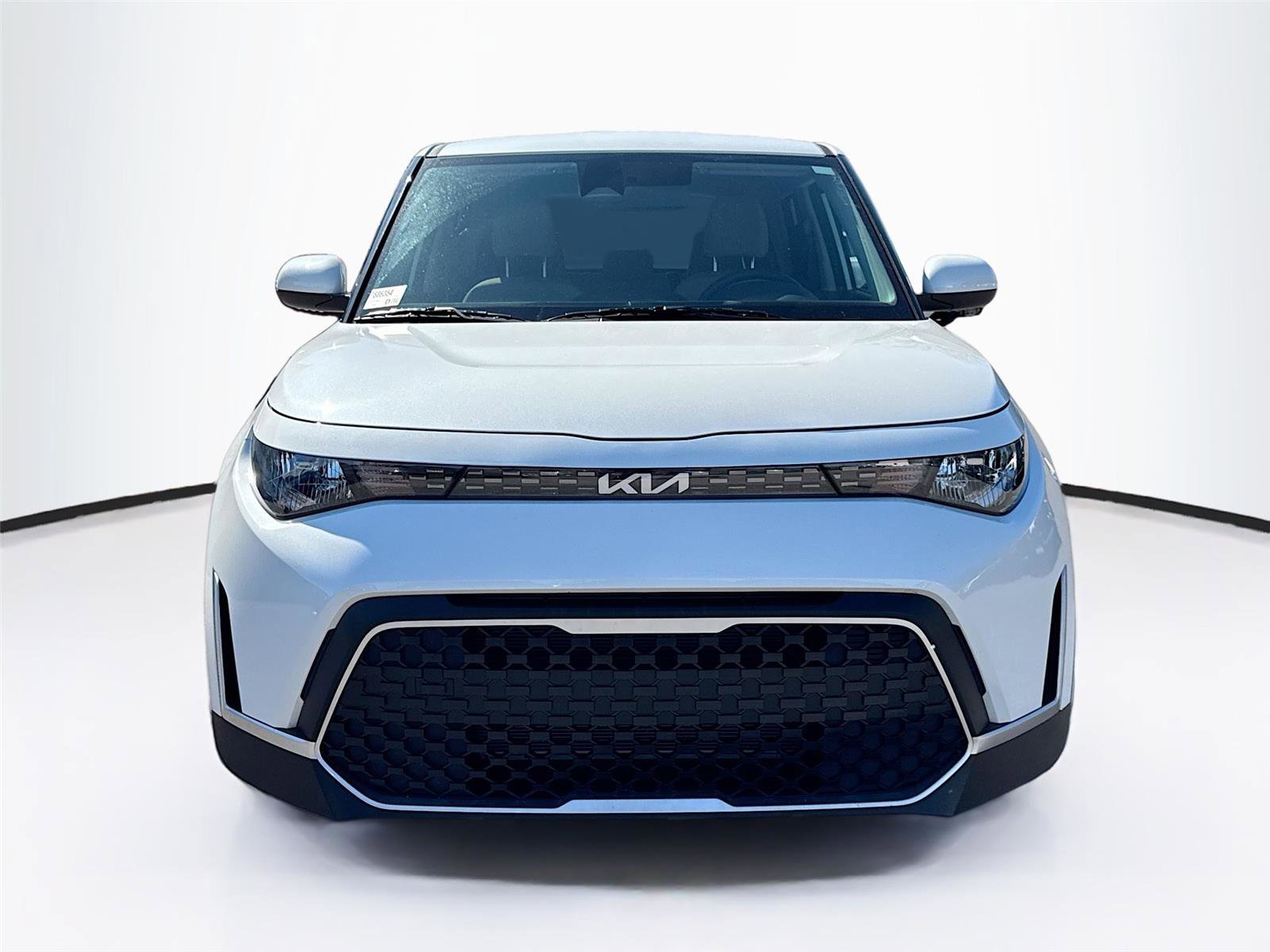 Used 2023 Kia Soul LX image 2