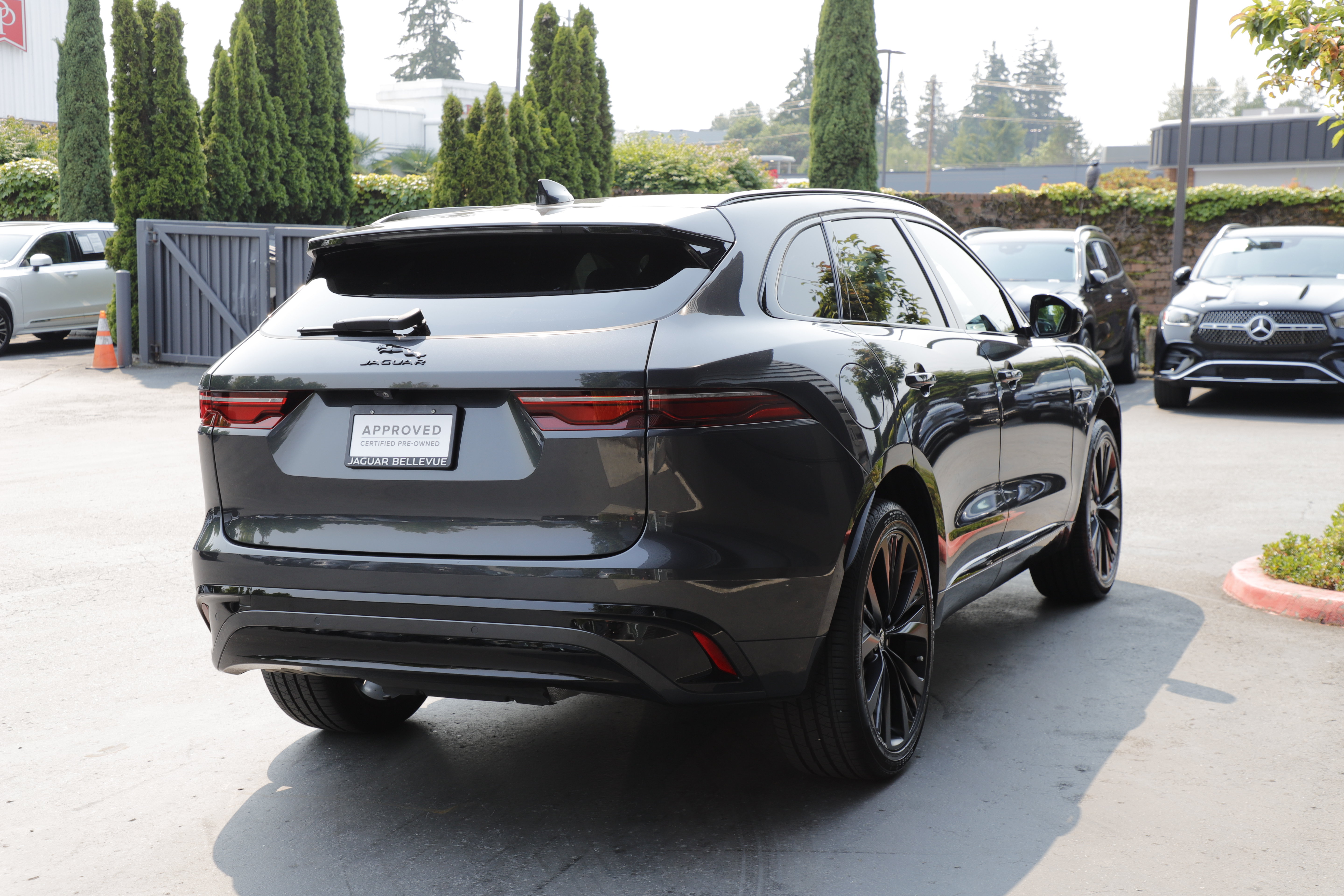Certified 2025 Jaguar F-PACE R-Dynamic S AWD/4WD image 10