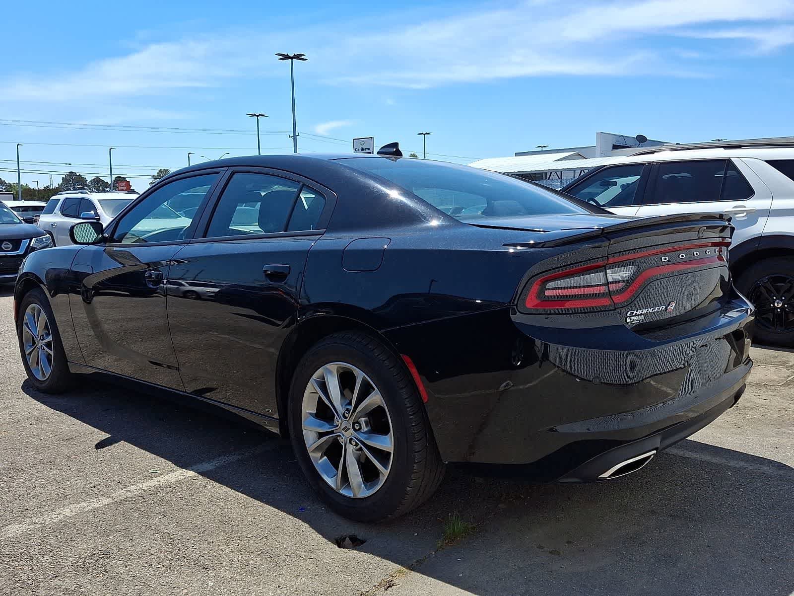 Used 2020 Dodge Charger SXT AWD/4WD image 4