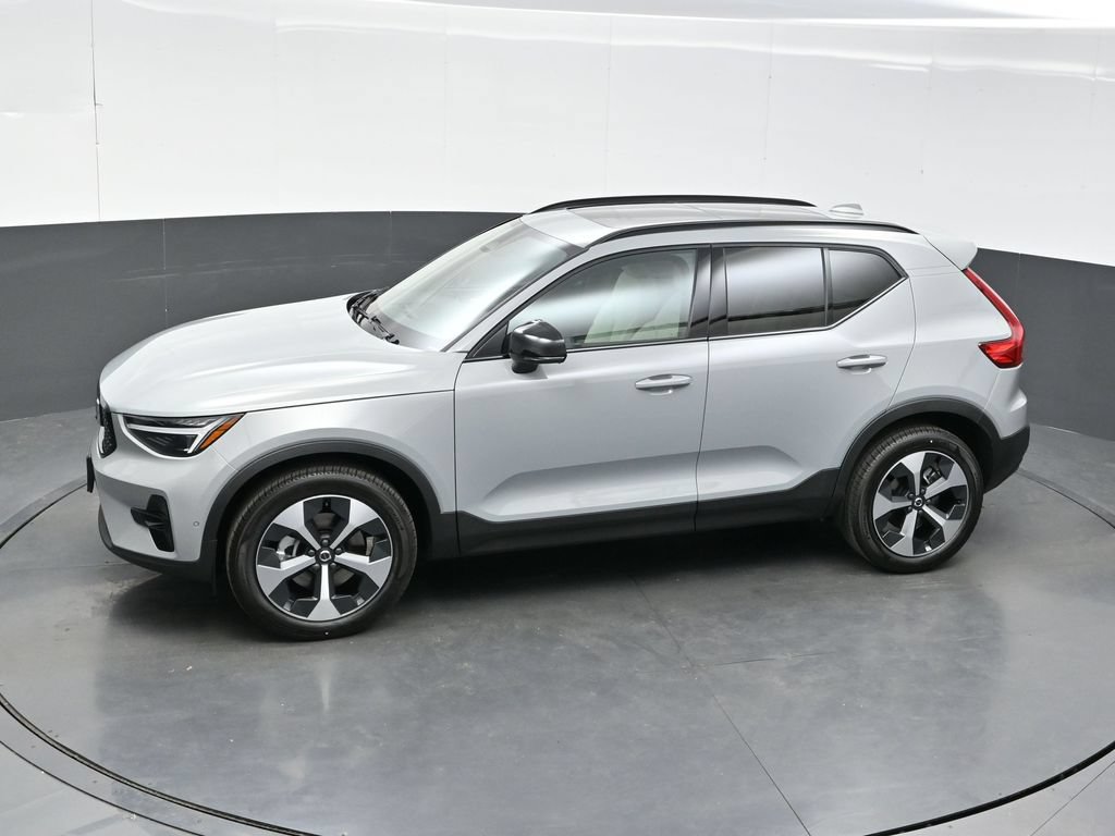 New 2026 Volvo XC40 B5 Plus w/ Protection Package Premier AWD/4WD image 29
