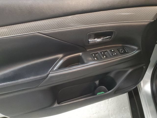 Used 2020 Mitsubishi Outlander ES AWD/4WD image 12