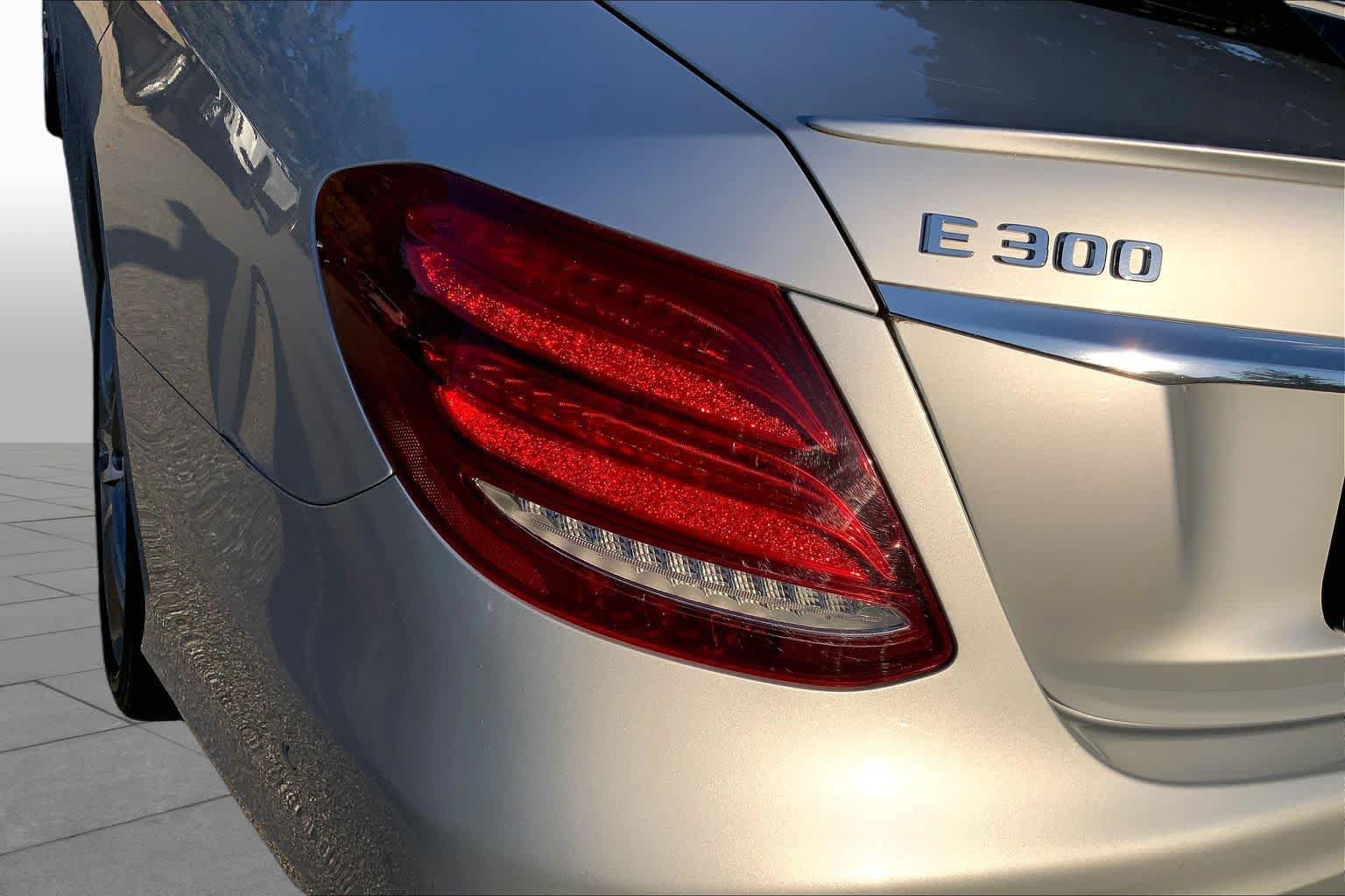 Certified 2017 Mercedes-Benz E 300 4MATIC image 28