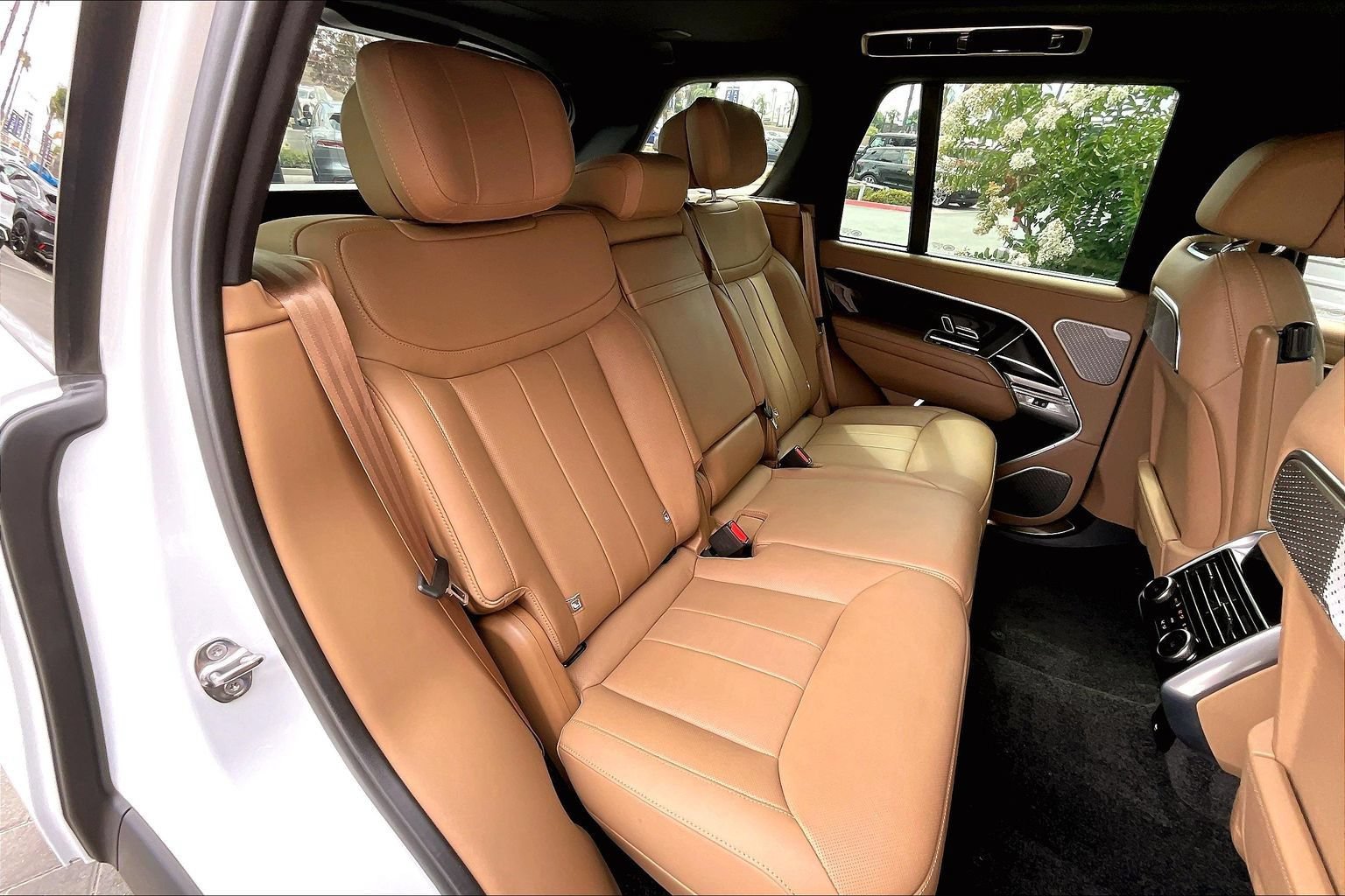Certified 2025 Land Rover Range Rover Autobiography AWD/4WD image 26