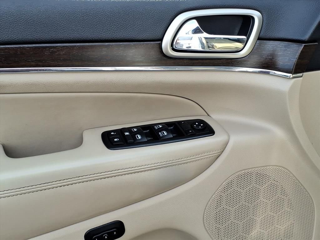 Used 2015 Jeep Grand Cherokee Limited w/ Trailer Tow Group IV image 4