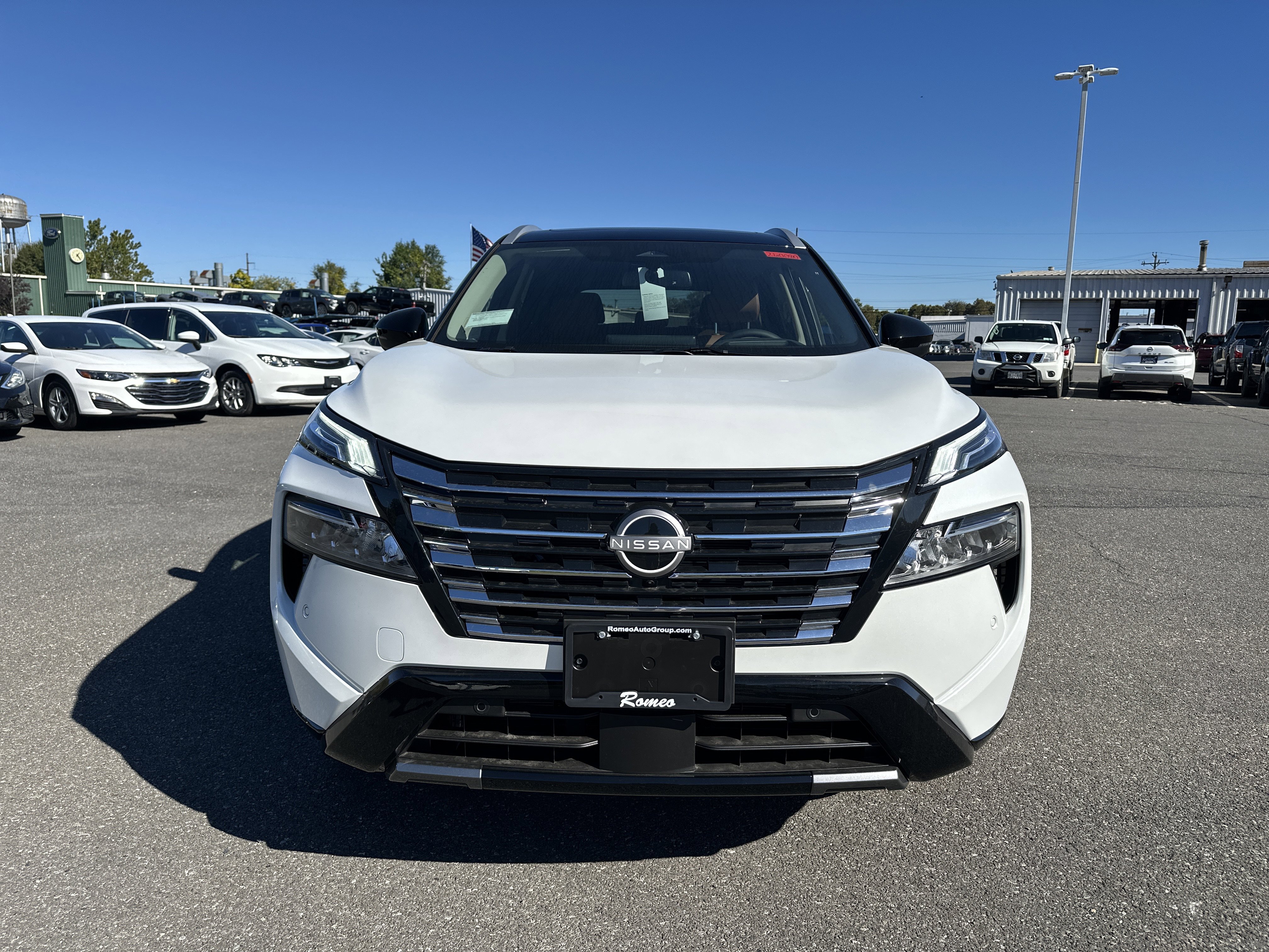 New 2026 Nissan Rogue Platinum image 2