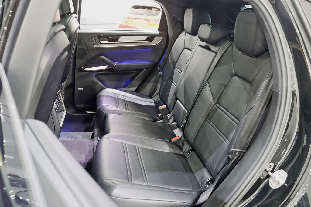 Used 2024 Porsche Cayenne Coupe AWD/4WD image 26