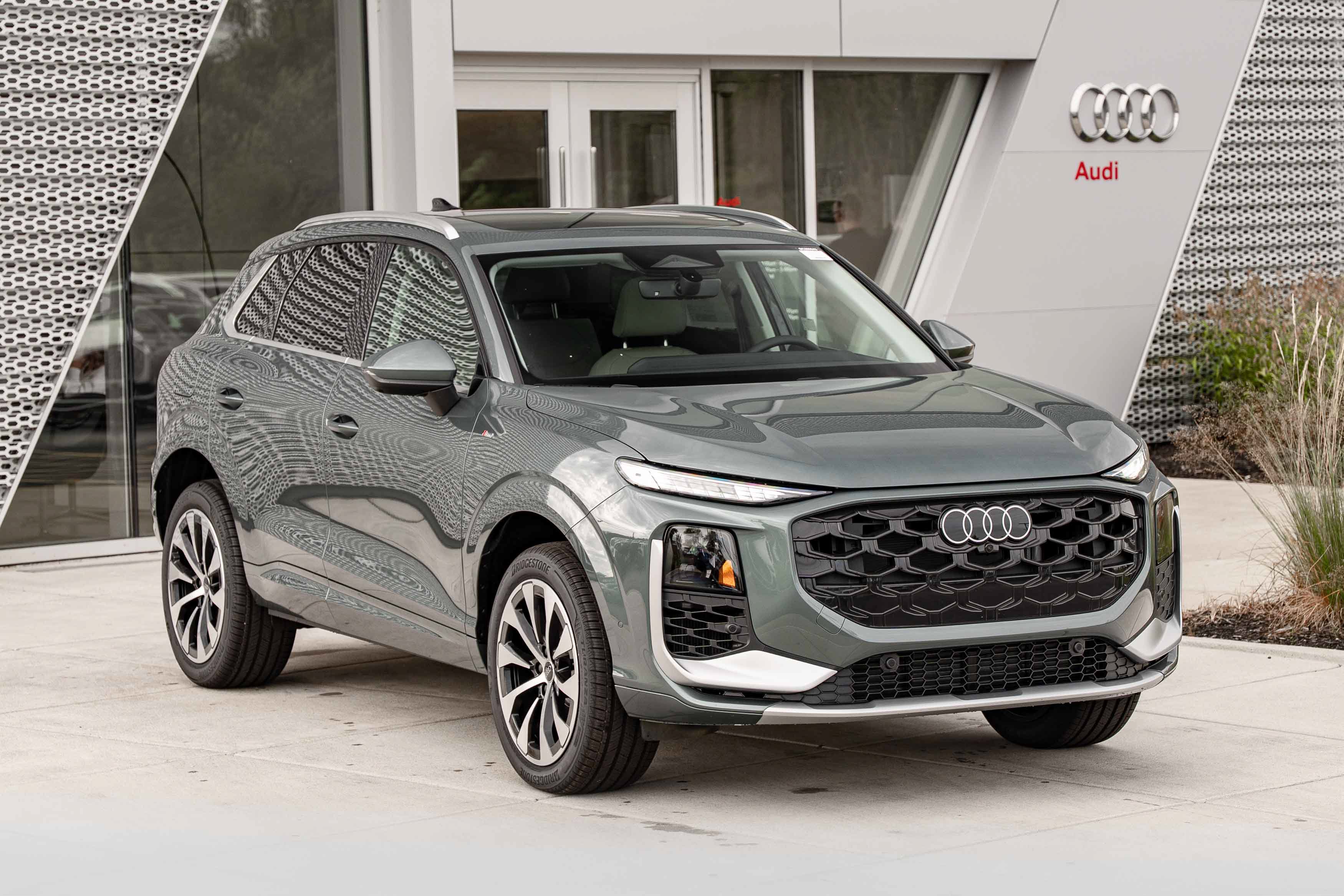 New 2026 Audi Q3 quattro 2.0T AWD/4WD image 2