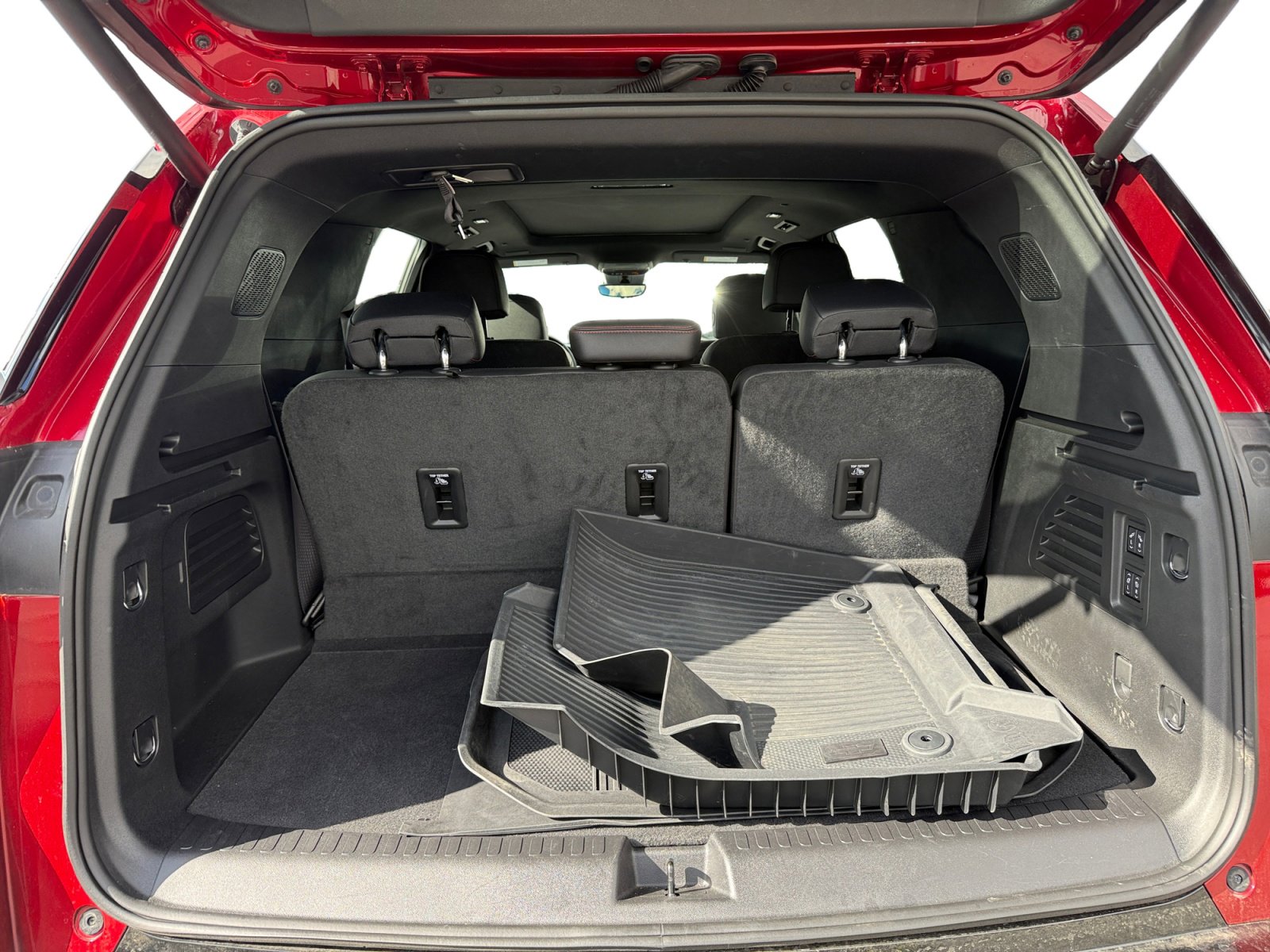 Used 2025 Chevrolet Traverse RS w/ LPO, Floor Liner Package image 17