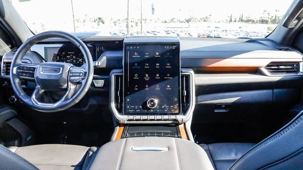 Used 2025 GMC Yukon Denali AWD/4WD image 14