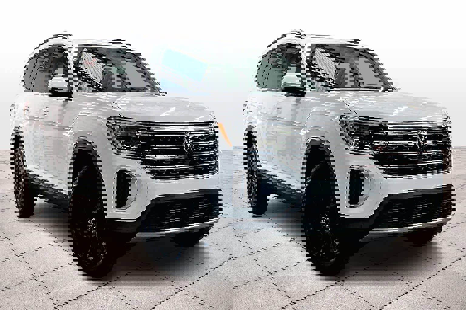 Used 2025 Volkswagen Atlas SE w/ Panoramic Sunroof Package image 2