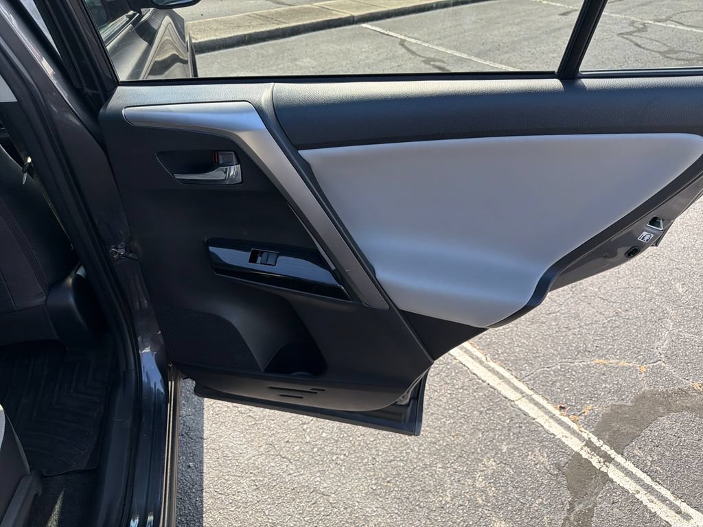 Used 2017 Toyota RAV4 Limited FWD image 38